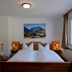 Ahorn Apartment